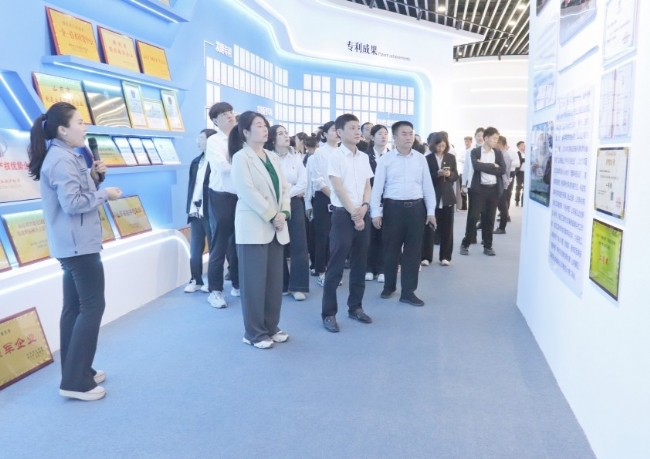 嘉祥縣第十四期青年干部培訓(xùn)班一行到博陽機械參觀交流