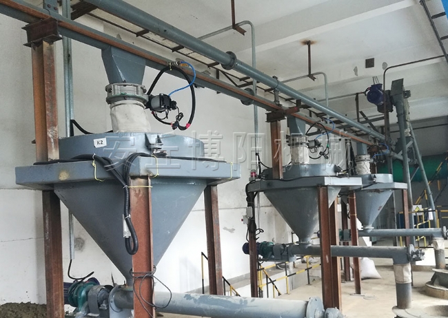 片堿管鏈輸送機(jī)無(wú)揚(yáng)塵、環(huán)保管鏈?zhǔn)椒垠w投料機(jī)