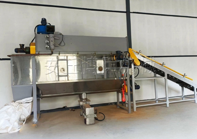 塑料顆粒自動拆包機(jī)產(chǎn)品特點(diǎn)有哪些？